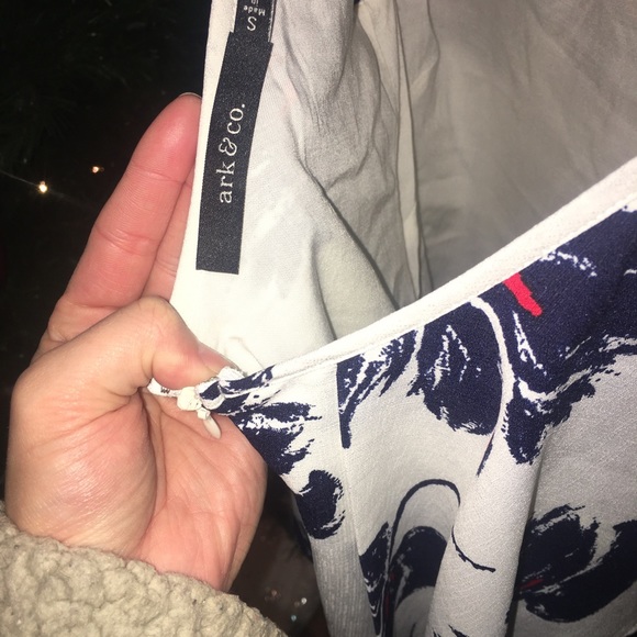 Ark & co; short, wing sleeved dress. Never worn! - Picture 4 of 4